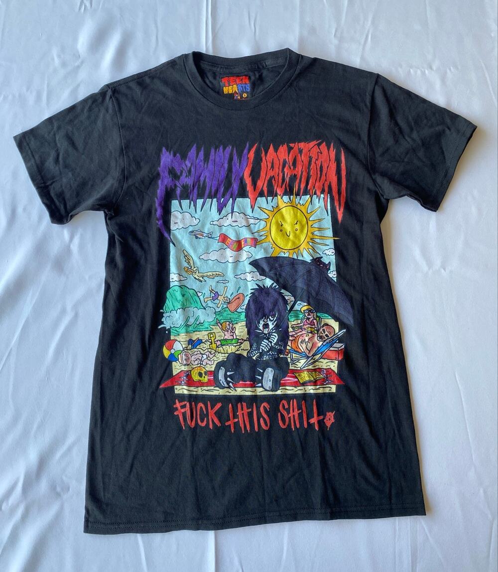 Teen Hearts Family Vacation Goth Beach Graphic Tee Black Sz S NWOT